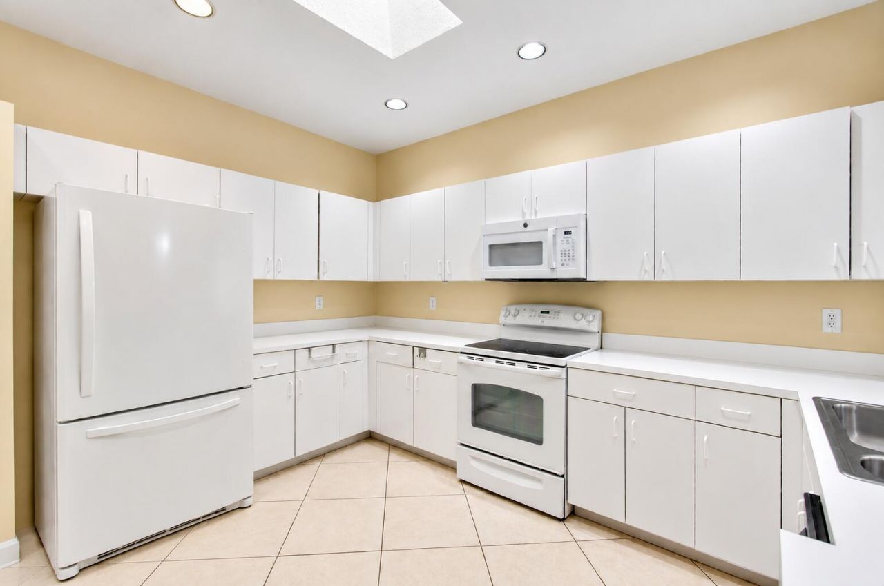 12598 Crystal Pointe Drive, Unit B, Boynton Beach, FL 33437 Photo