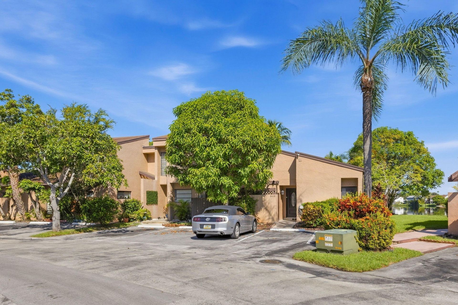 9523 NW 38th Place, Sunrise, FL 33351 Photo