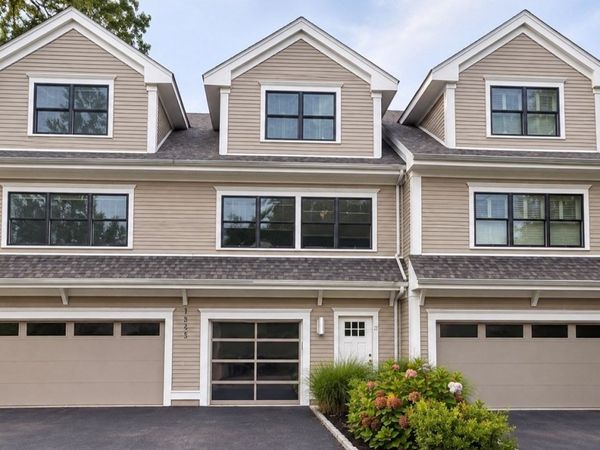 1525 Beacon St, Unit 3, Newton, MA 02468