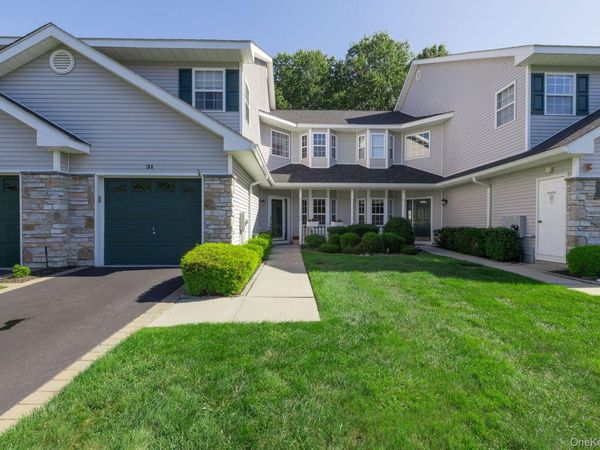 31 Willow Wood Drive, East Setauket, NY 11733