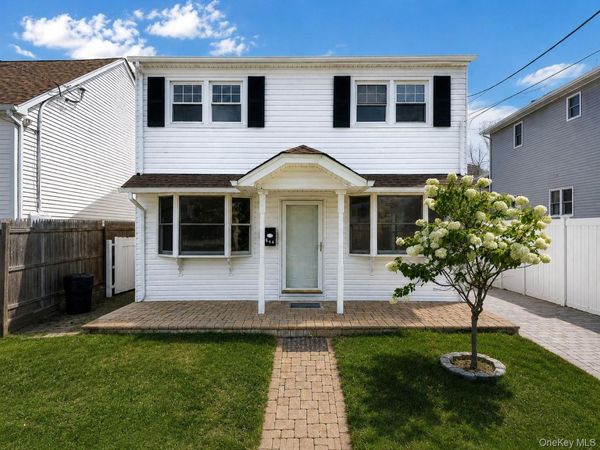 644 South 8th Street , West Babylon, NY 11757