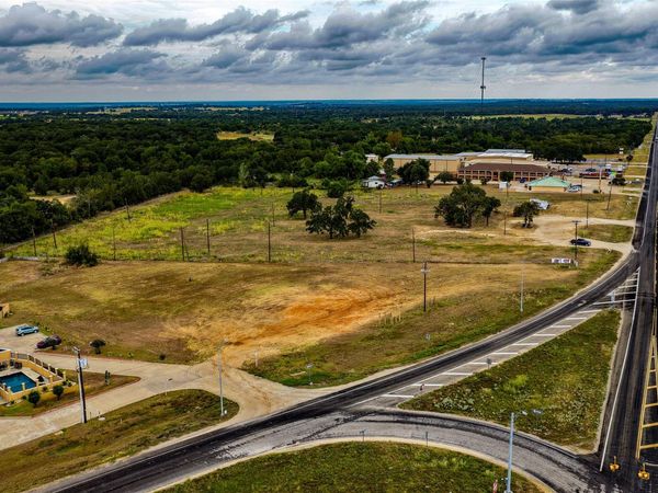 227 N Us Highway 77, Rockdale, TX 76567