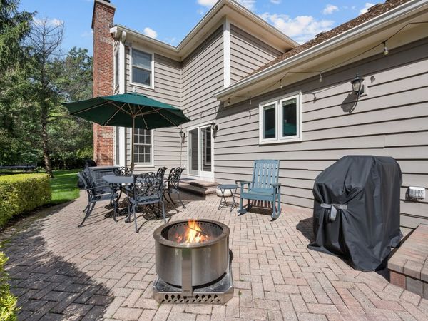1000 Campbell Court , Lake Bluff, IL 60044