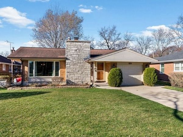 402 S Na Wa Ta Avenue , Mount Prospect, IL 60056