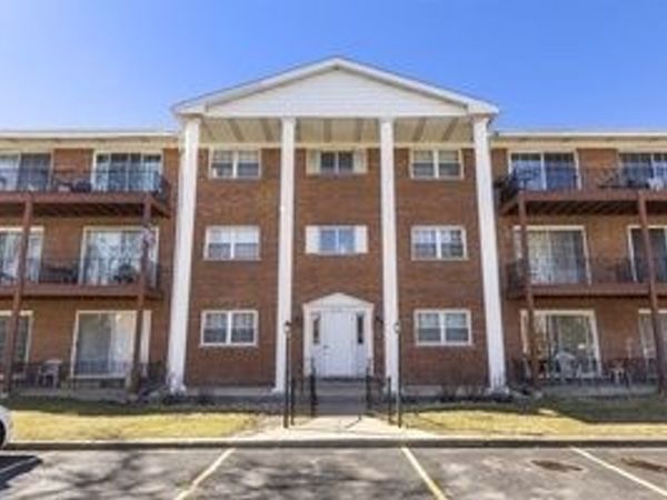 6135 W 94th Street , Unit B1, Oak Lawn, IL 60453