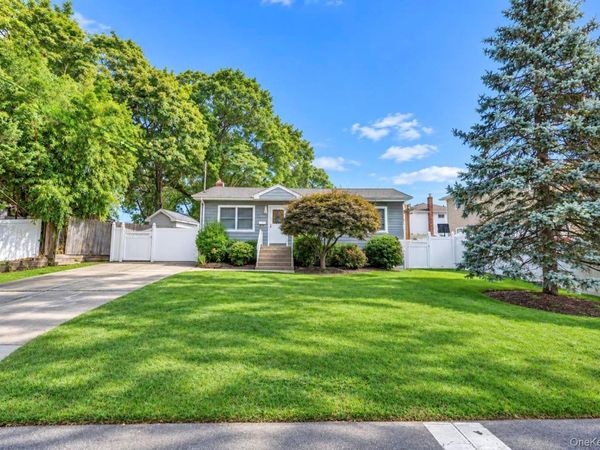 278 Lake Drive , Copiague, NY 11726