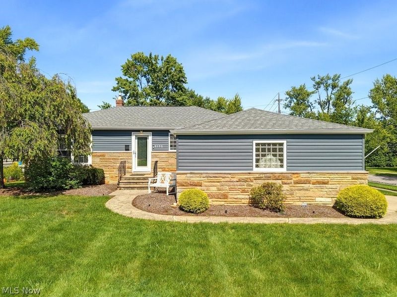 5175 Thornbury Boulevard, Lyndhurst, OH 44124 Photo 1