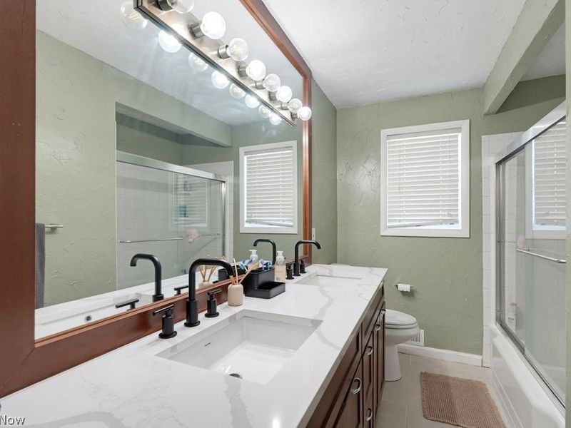 5175 Thornbury Boulevard, Lyndhurst, OH 44124 Photo 20