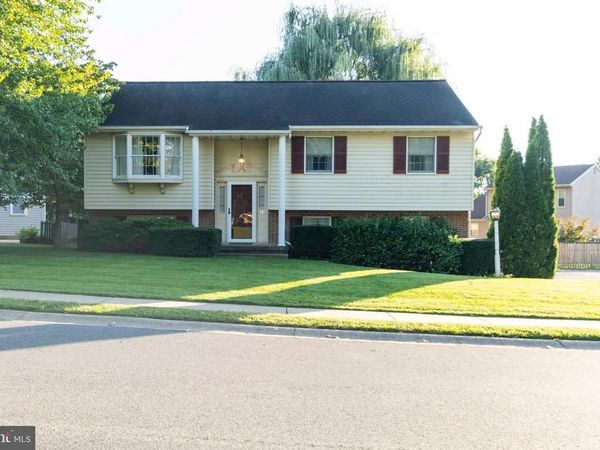 638 REGENT DRIVE, LANCASTER, PA 17601