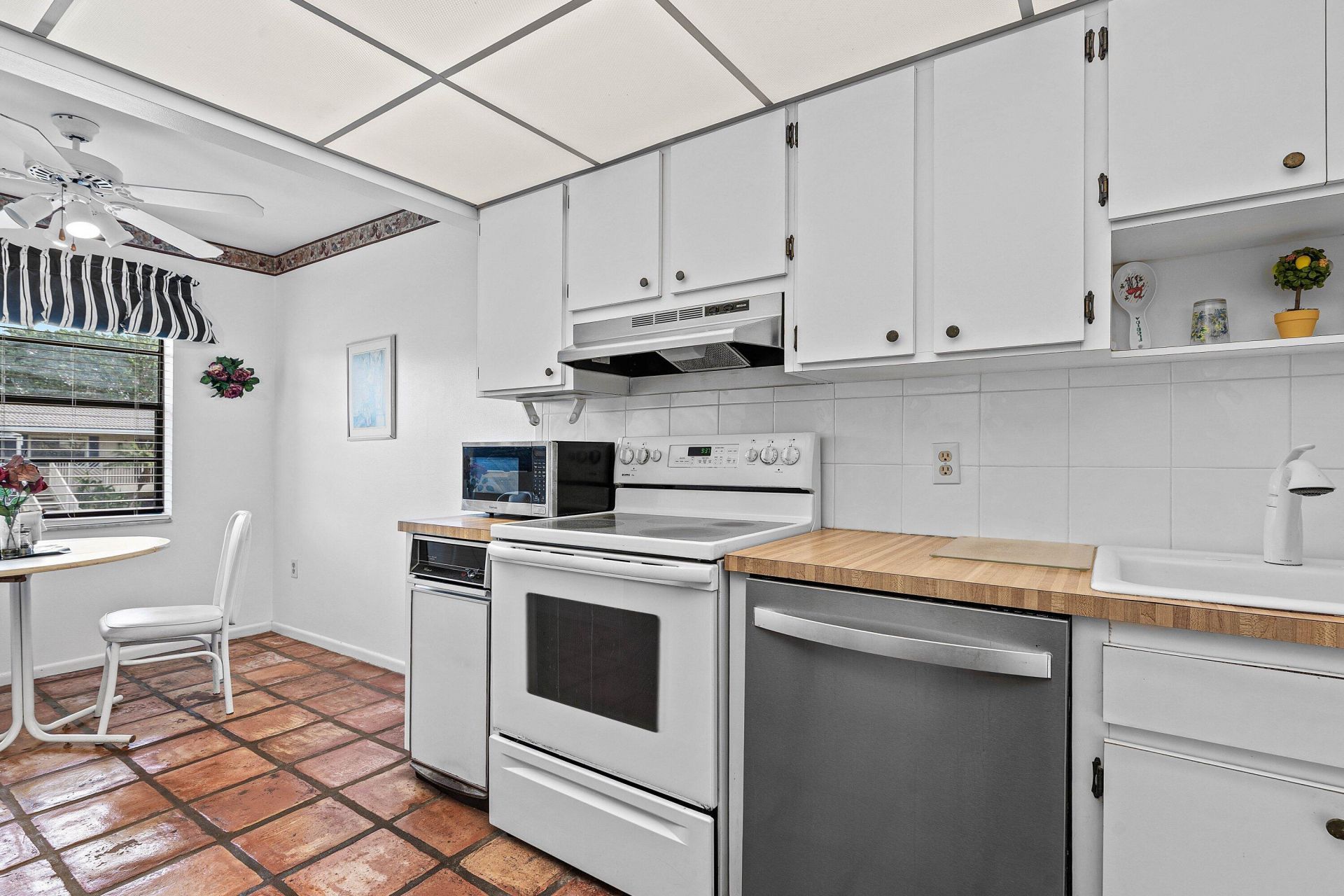 36 Stratford Lane W, Unit F, Boynton Beach, FL 33436 Photo