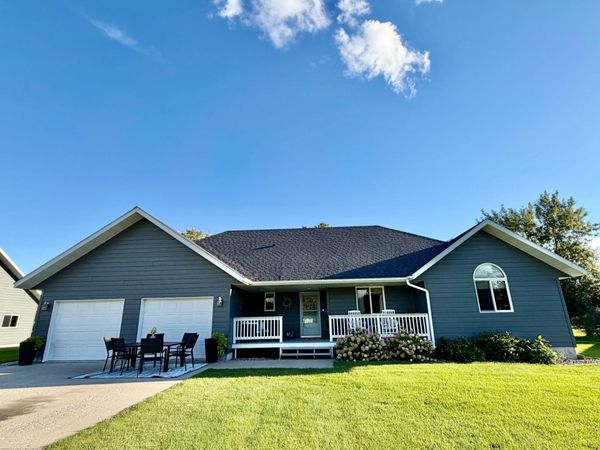 1012 6th Street SE, Roseau, MN 56751