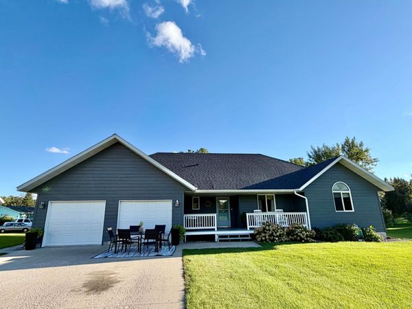 1012 6th Street SE, Roseau, MN 56751