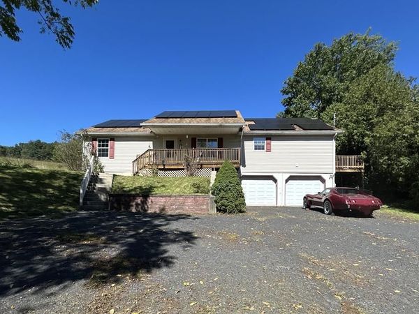 14 OAK GROVE RD, PINE GROVE, PA 17963