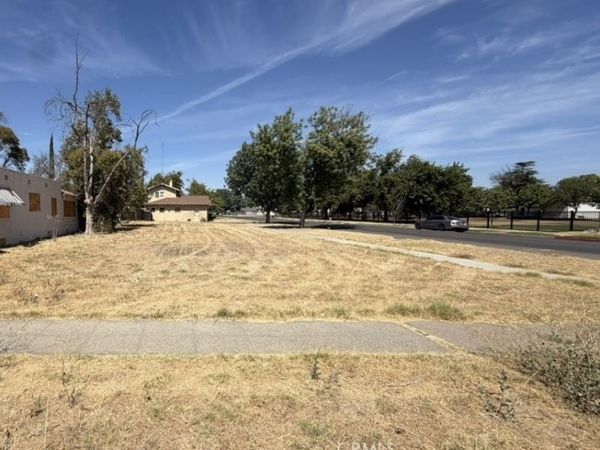 2521 K, Merced, CA 95340
