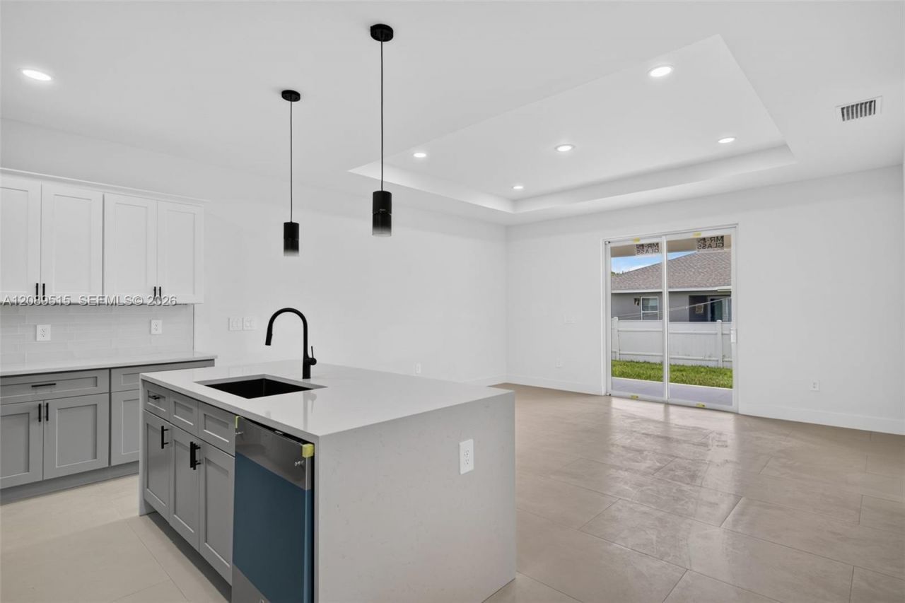 1136/1138 S Gilbert Ave, Lehigh Acres, FL 33973 Photo