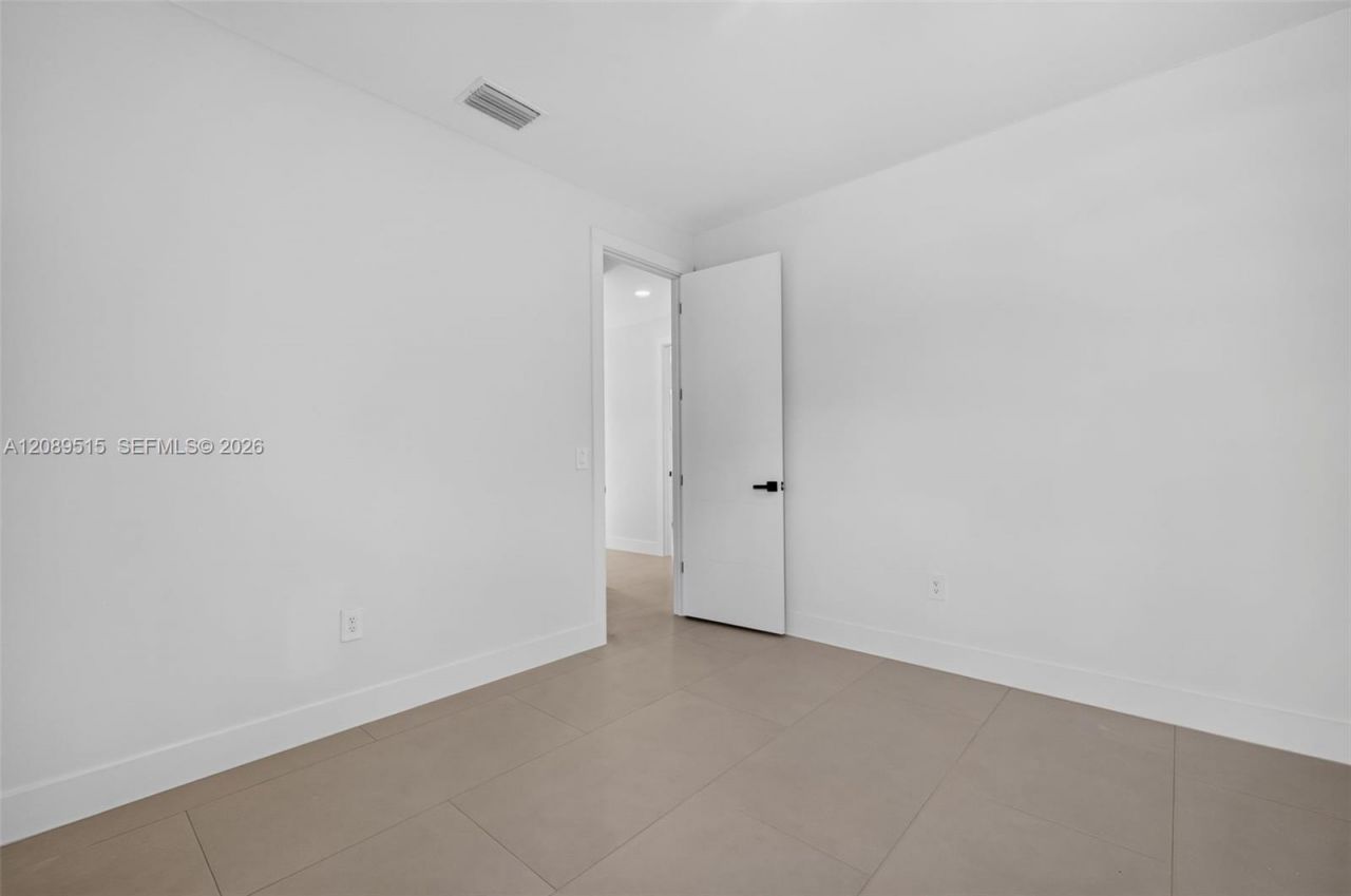 1136/1138 S Gilbert Ave, Lehigh Acres, FL 33973 Photo