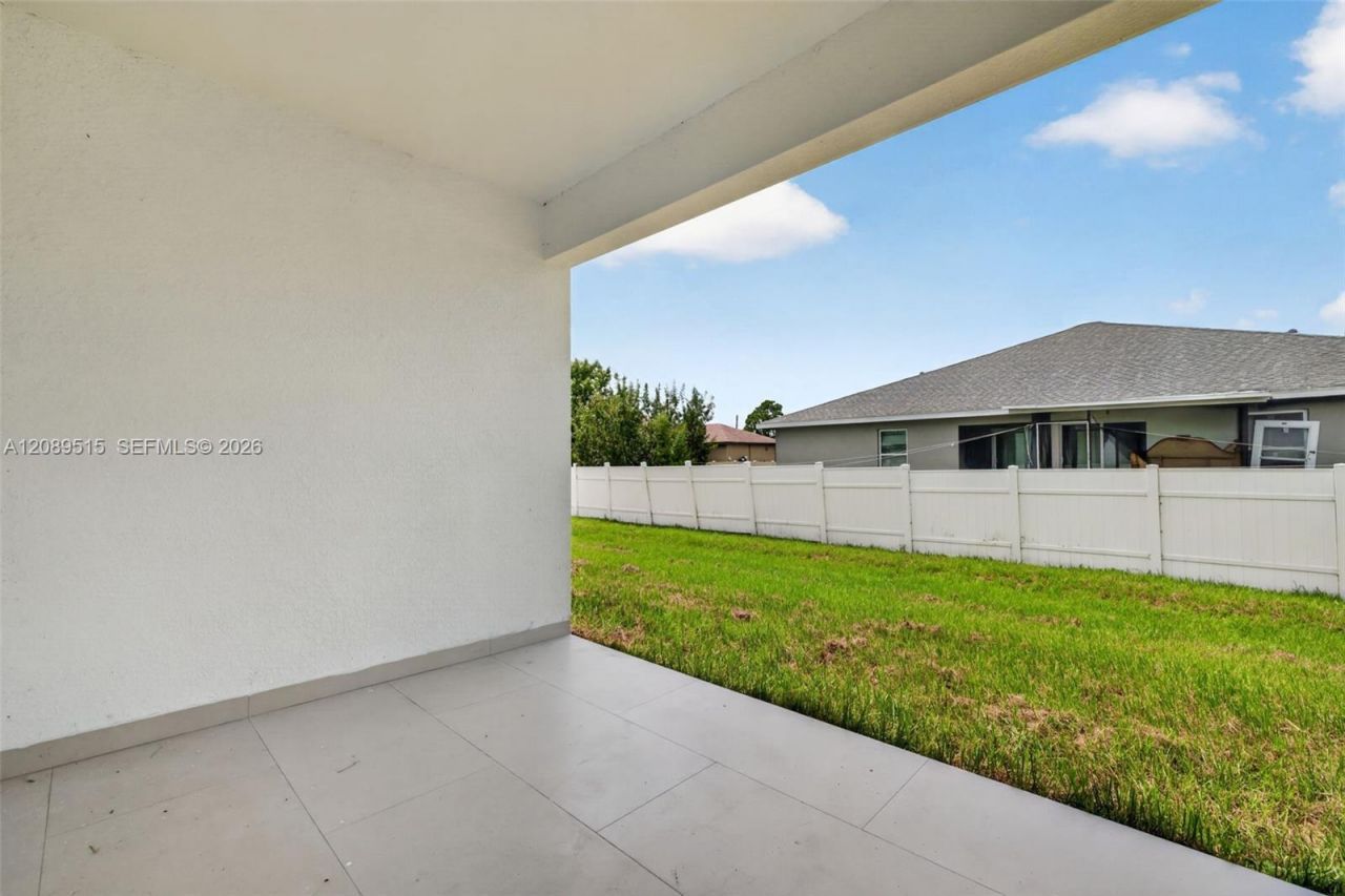 1136/1138 S Gilbert Ave, Lehigh Acres, FL 33973 Photo