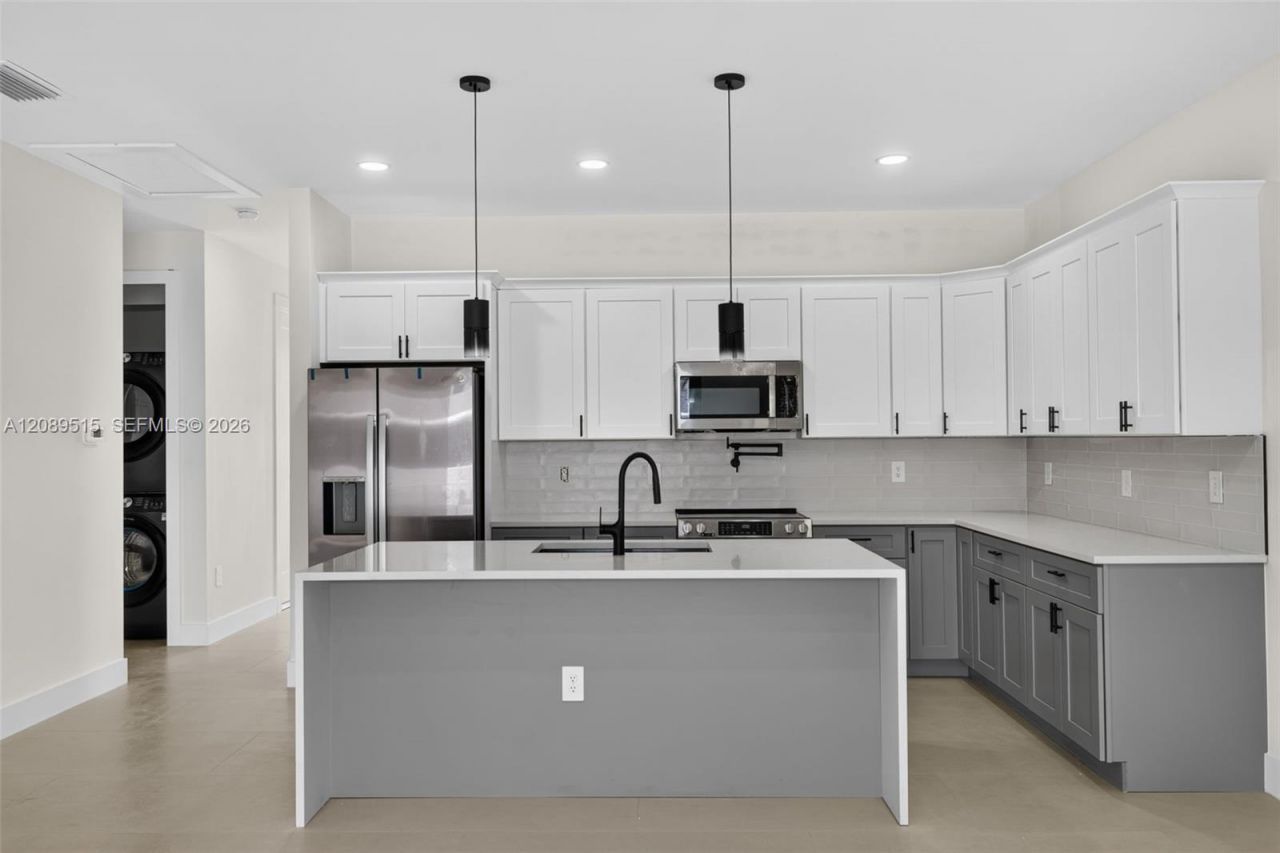 1136/1138 S Gilbert Ave, Lehigh Acres, FL 33973 Photo