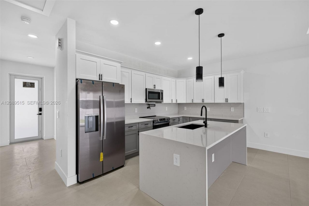 1136/1138 S Gilbert Ave, Lehigh Acres, FL 33973 Photo