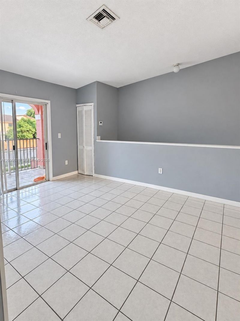 5800 W 18th Ln, Unit 205, Hialeah, FL 33012 Photo
