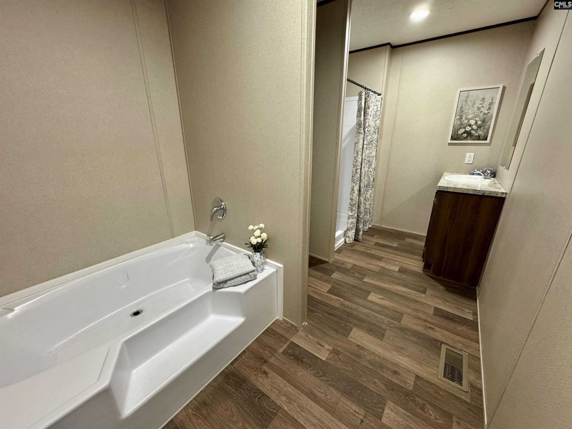 1068 Preference Road  Photo 12