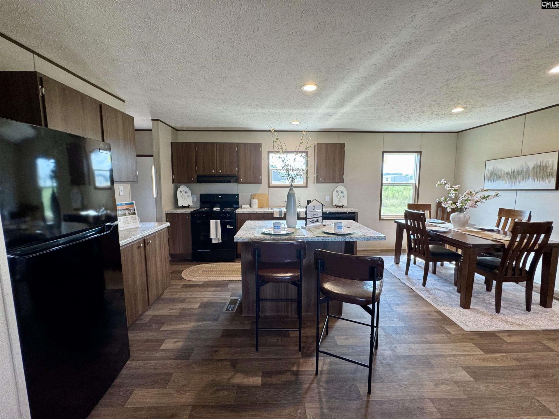 1068 Preference Road  Photo 6