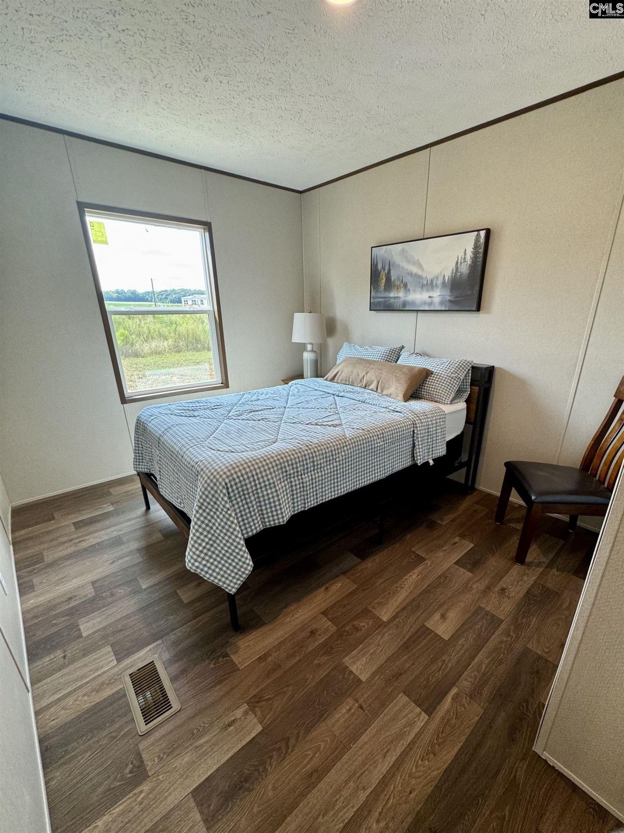 1068 Preference Road  Photo 8