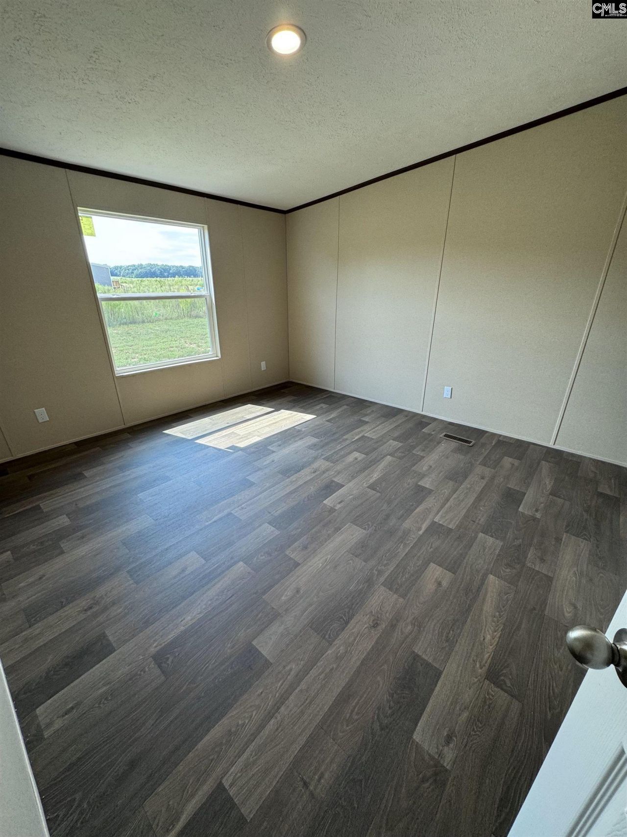 1062 Preference Road  Photo 12