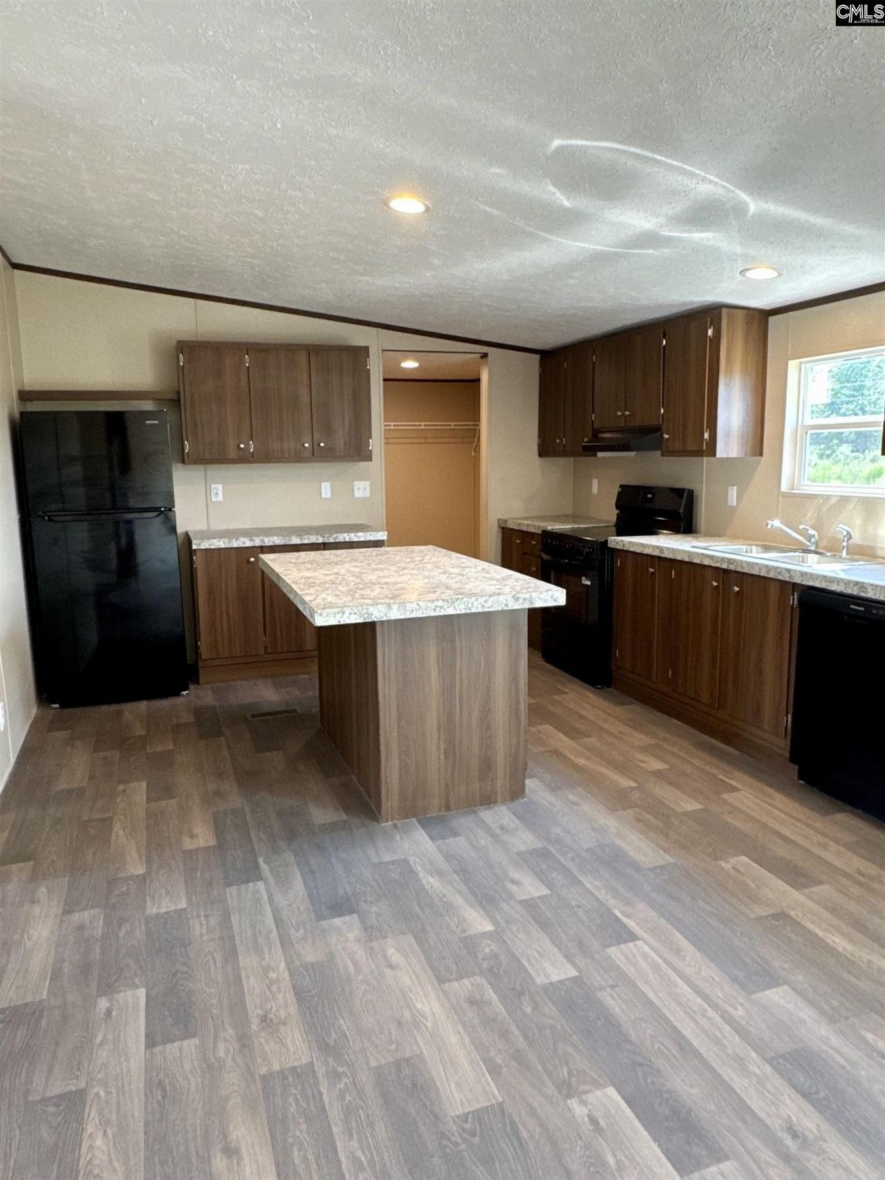 1062 Preference Road  Photo 4