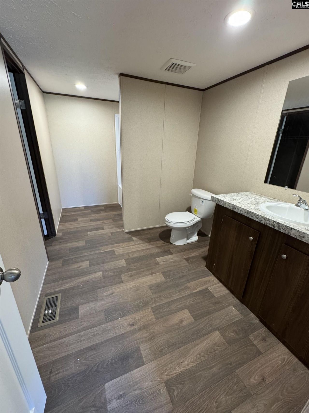 1062 Preference Road  Photo 7