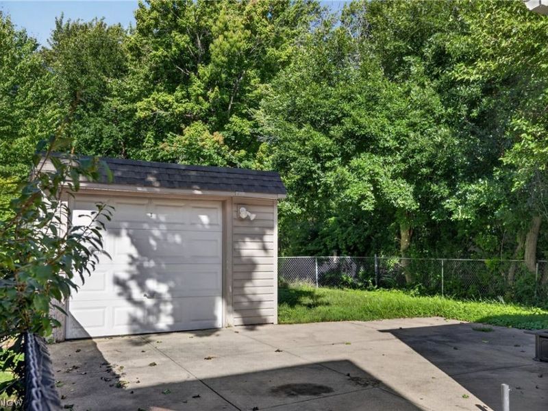 1128 Irene Road, Lyndhurst, OH 44124 Photo 4