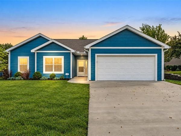 216 Meadowbrook Lane, Wellsville, KS 66092