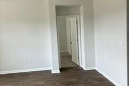 105 Woodvine Way photo 4