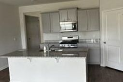 105 Woodvine Way photo 4
