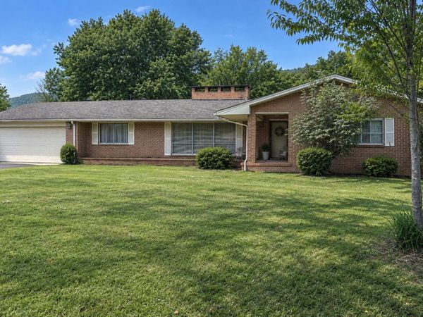 1385 N Main Street, Whitwell, TN 37397