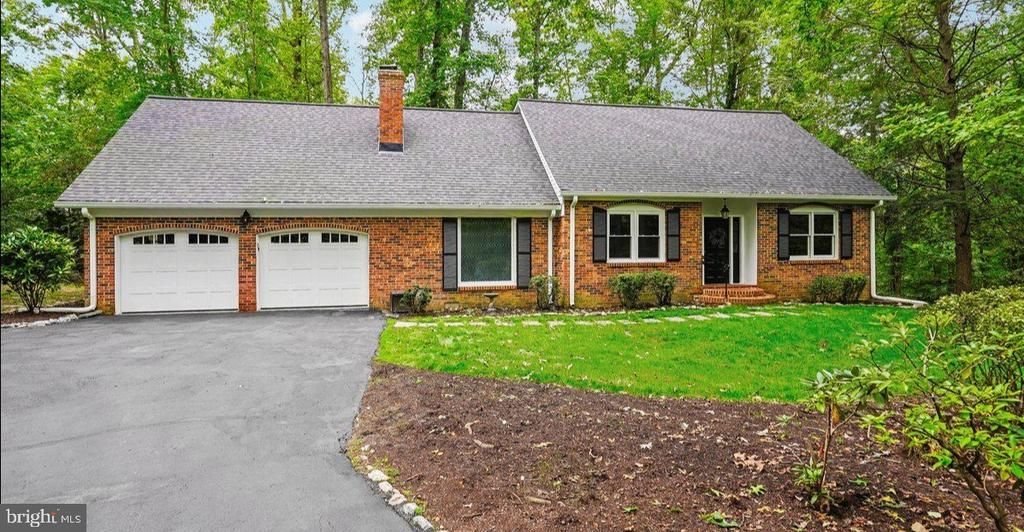8021 Whitting Drive, Manassas, VA 20112 Main Photo