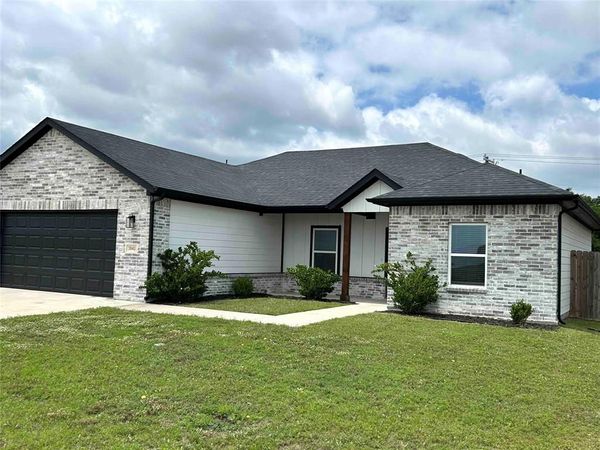 3840 Skylane Avenue, Corsicana, TX 75110