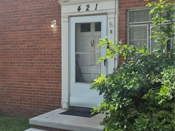 421 Kenwood Drive, Unit H1, Euclid, OH 44123