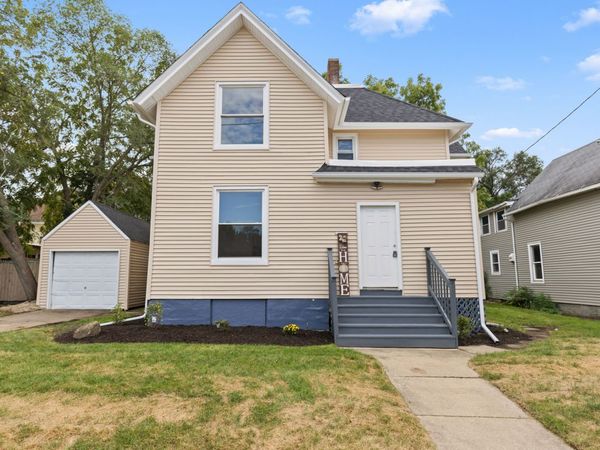 1035 Benton Street , Rockford, IL 61107