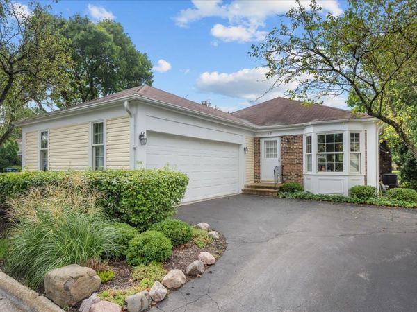 12 The Court Of Lagoon View , Northbrook, IL 60062