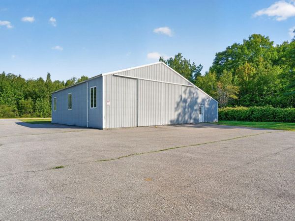 26 Airport Road , Belfast, ME 04915