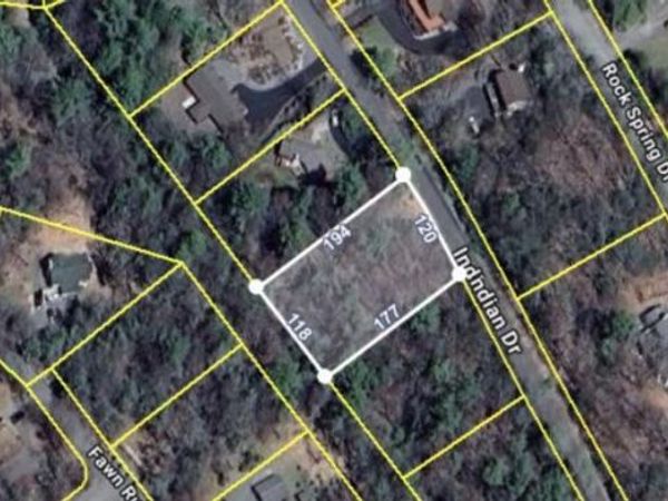 165 Indian Drive , Greentown, PA 18426
