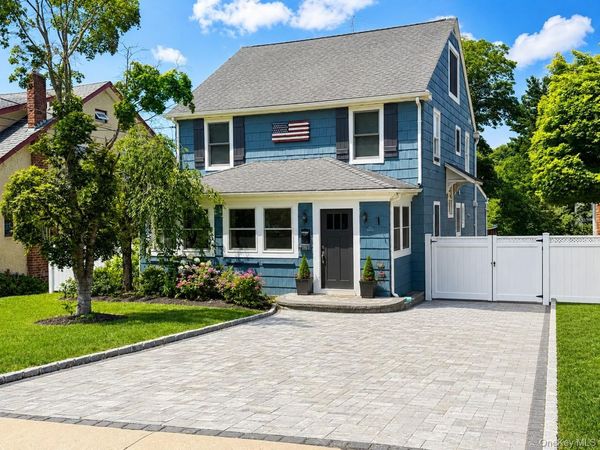 182 School Street , Oyster Bay, NY 11771