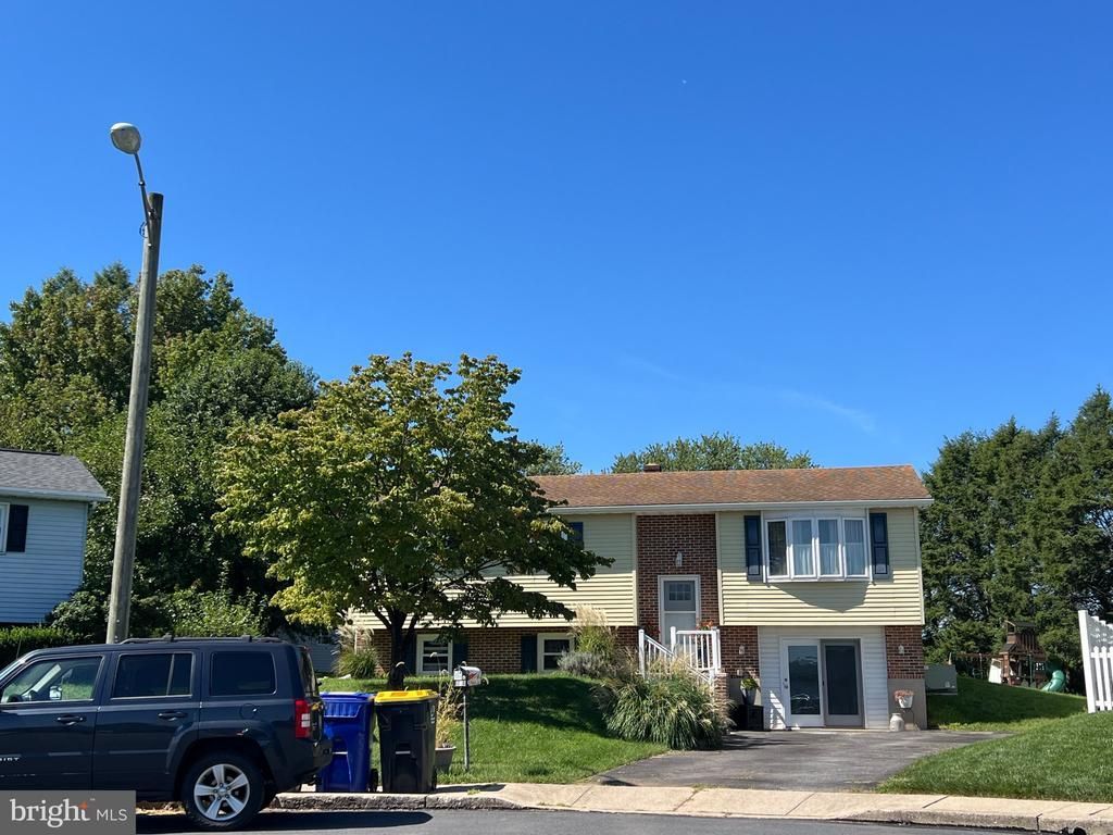 418 GOOD AVENUE, WOMELSDORF, PA 19567