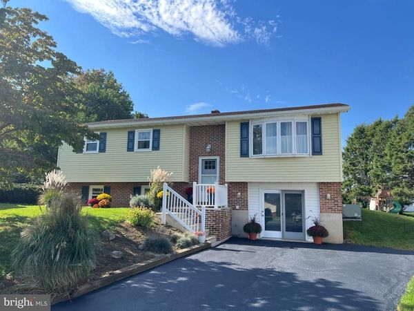 418 GOOD AVENUE, WOMELSDORF, PA 19567