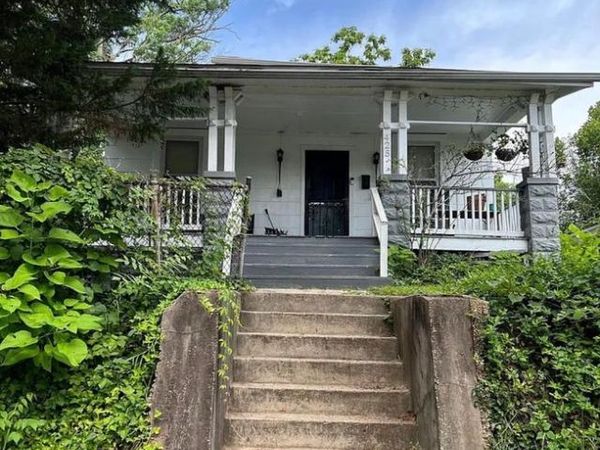 425 . CLOVIS AVENUE, CAPITOL HEIGHTS, MD 20743