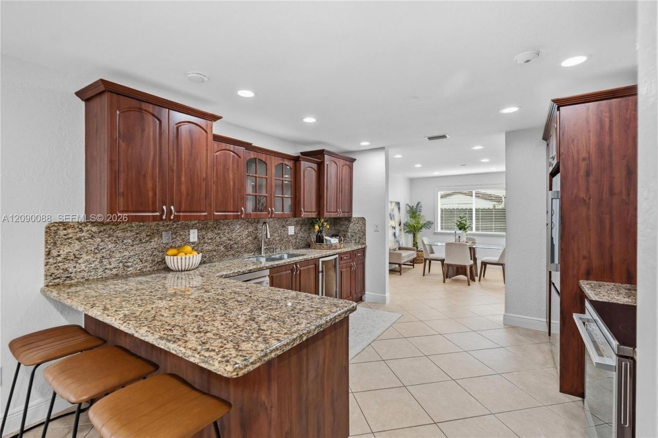 7311 Sabal Dr, Miami Lakes, FL 33014 Photo