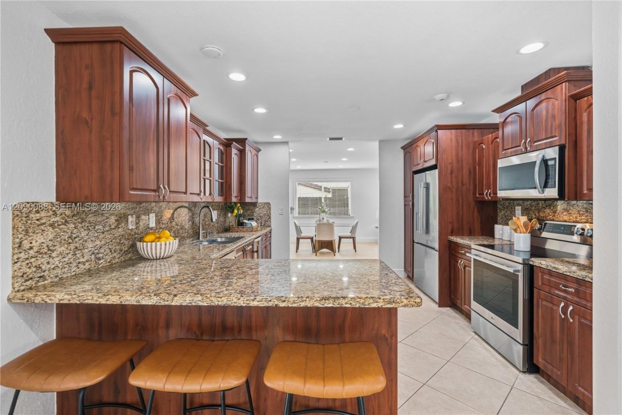 7311 Sabal Dr, Miami Lakes, FL 33014 Photo
