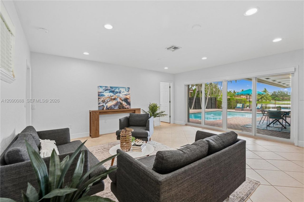 7311 Sabal Dr, Miami Lakes, FL 33014 Photo