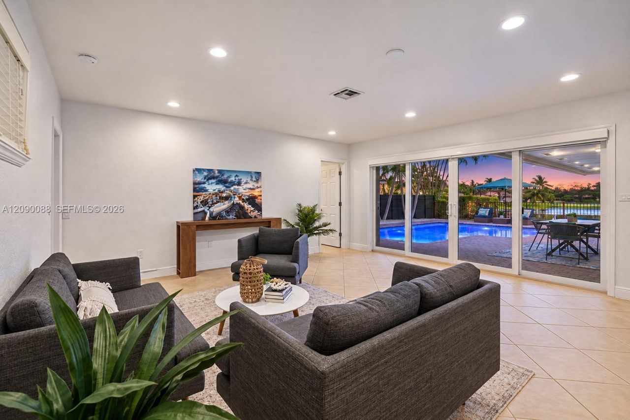 7311 Sabal Dr, Miami Lakes, FL 33014 Photo
